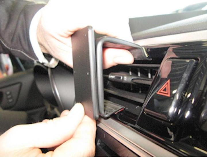 Produktbild Brodit 855406 Autohalterung Subaru Outback 18