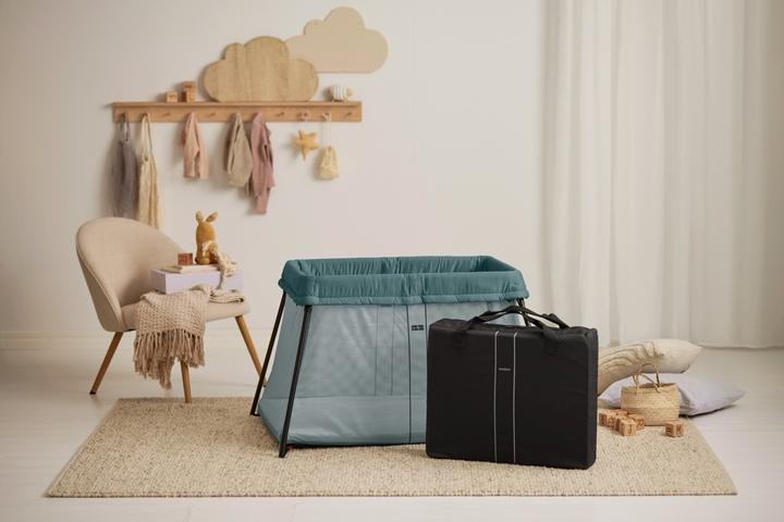 Immagine prodotto BabyBjörn Travel Crib Light with Sheet, Dark Green