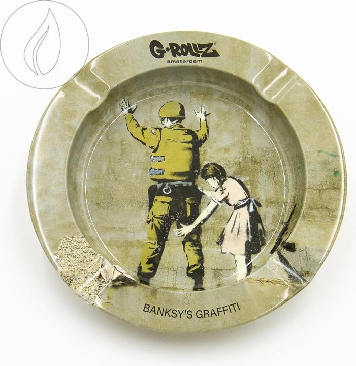 Immagine prodotto G-Rollz Posacenere di latta in metallo Graffiti di Banksy II Ragazza in cerca di soldato