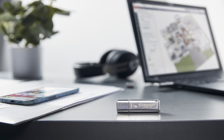 Produktbild Kingston IronKey Locker+ 50 (128 GB, USB-A, USB 3.2)