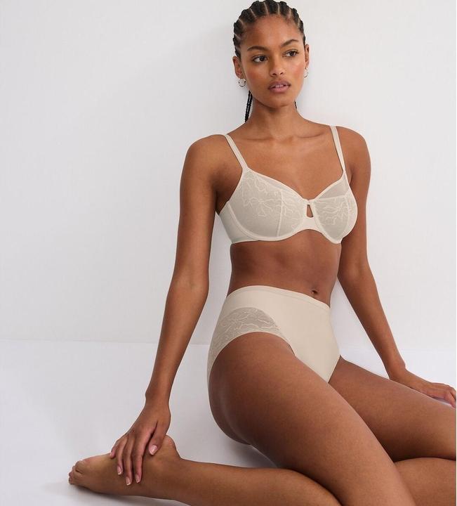 Actual product image Triumph Comfort Contour W01 (Single pack, 80 E)