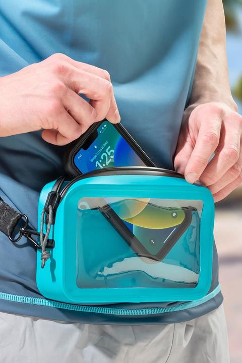 Actual product image Nite Ize RunOff™ Waterproof Hip Pack Blue