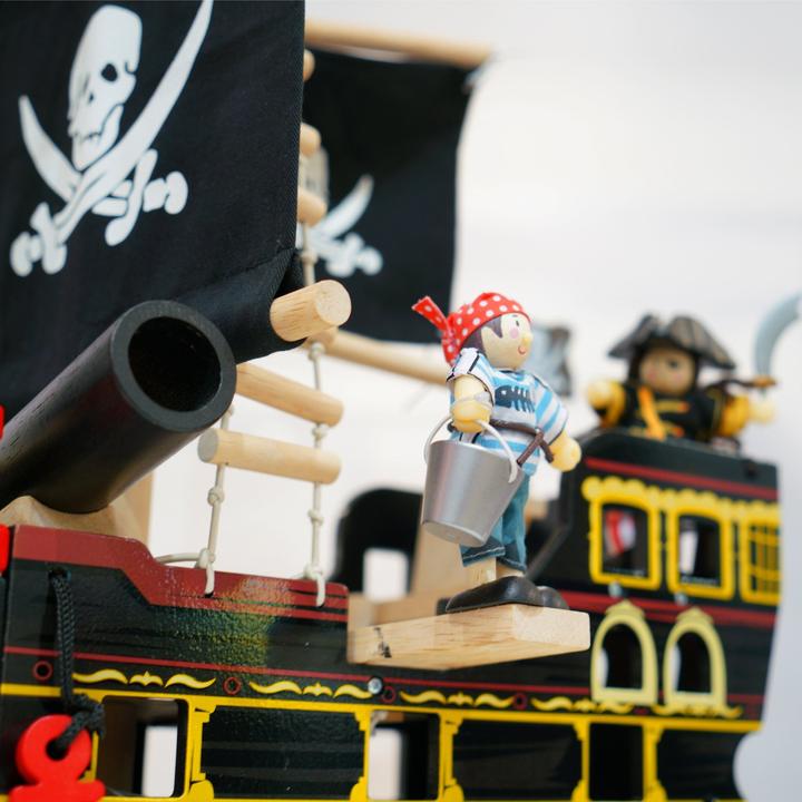 Produktbild Le Toy Van Barbarossa Piraten Schiff