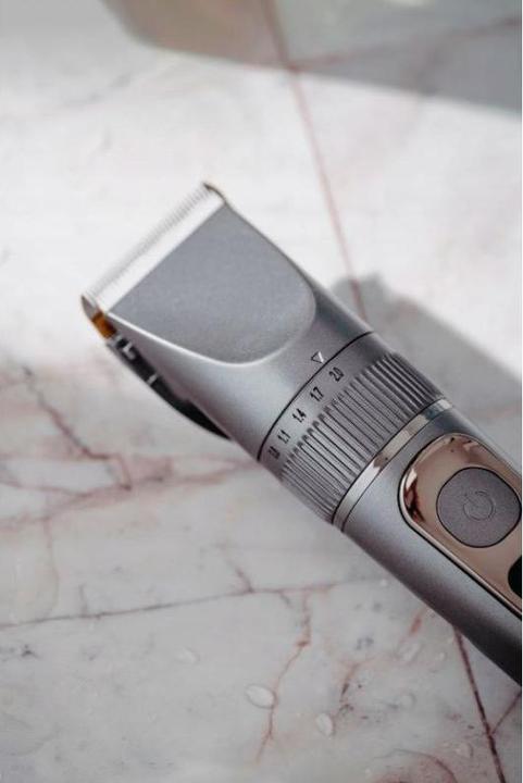 Actual product image Mesko | Hair Clipper with LCD Display | MS 2843 | Cordless | Number of length steps 4 | Stainless Steel
