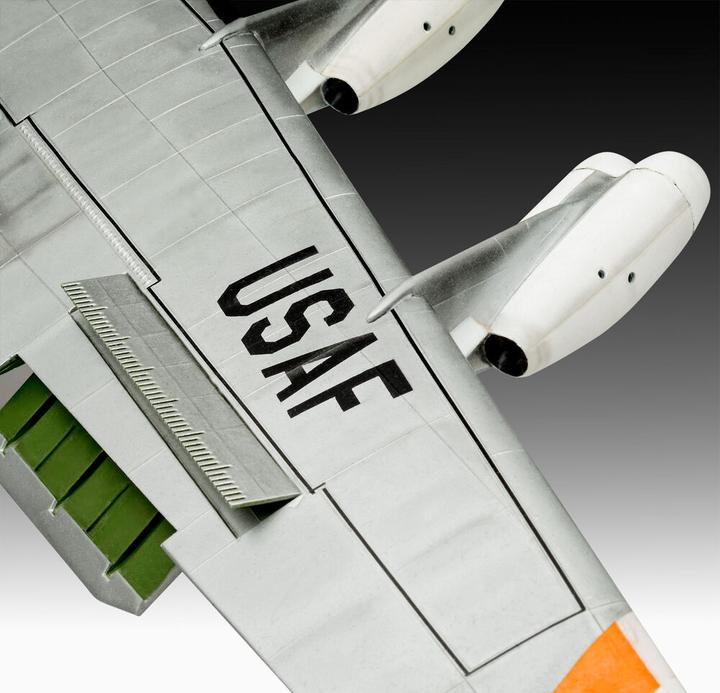 Produktbild Revell B-52D Stratofortress Platinum Edition