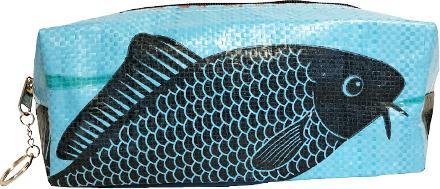 Bekos Upcycling – Schreibzeug-Etui aus recycelten Fischfuttersäcke blau