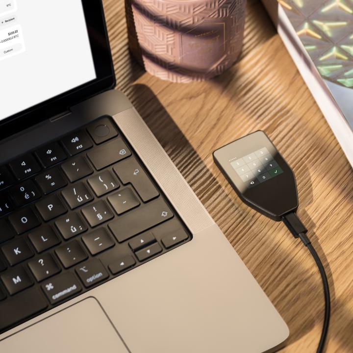 Immagine prodotto Trezor Safe 5 - Berillo verde (Bitcoin, Ethereum Classic, Dogecoin, Altre)