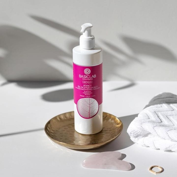 Produktbild BasicLab BASICLAB Micellis kojący żel oczyszczający do skóry naczynkowej 2% Betainy, Naryngenina, Ektoina (Reinigungstücher Gesicht, 300 ml)