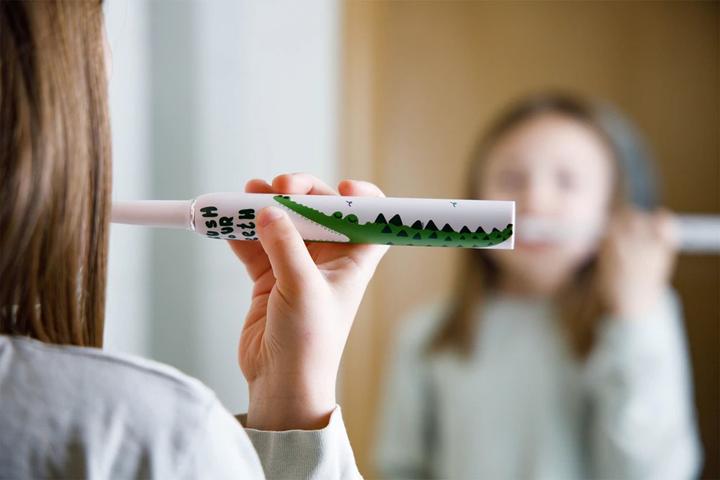 Image du produit Innogio GIOsonic Crocodile Brosse à dents électrique pour enfants Poignée en silicone isolée et