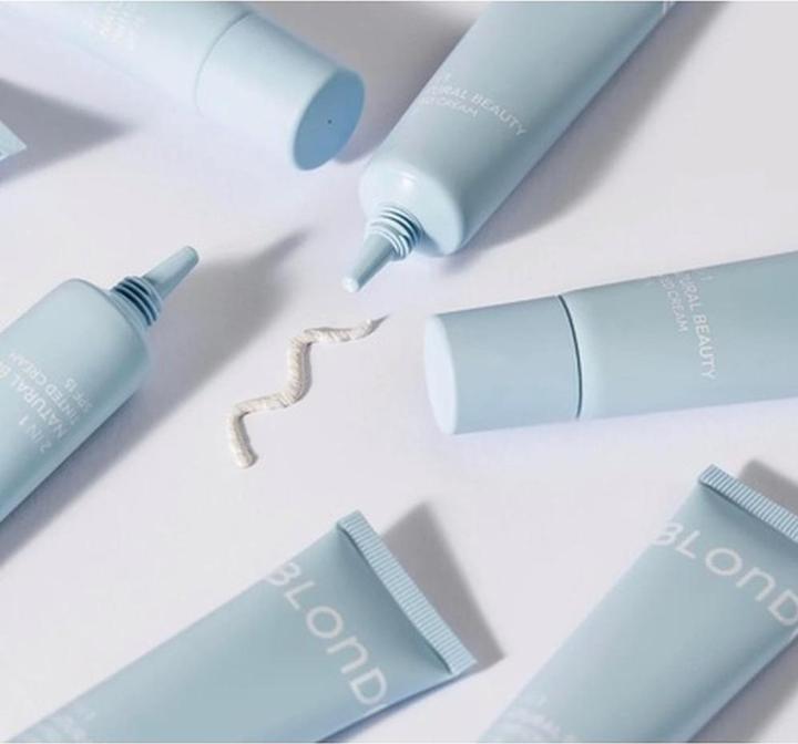 Immagine prodotto Blondesister BLONDSISTER Crema colorata di bellezza naturale 2 in 1 Luce 01 Crema colorata SPF15 30ml (01 Crema colorata)