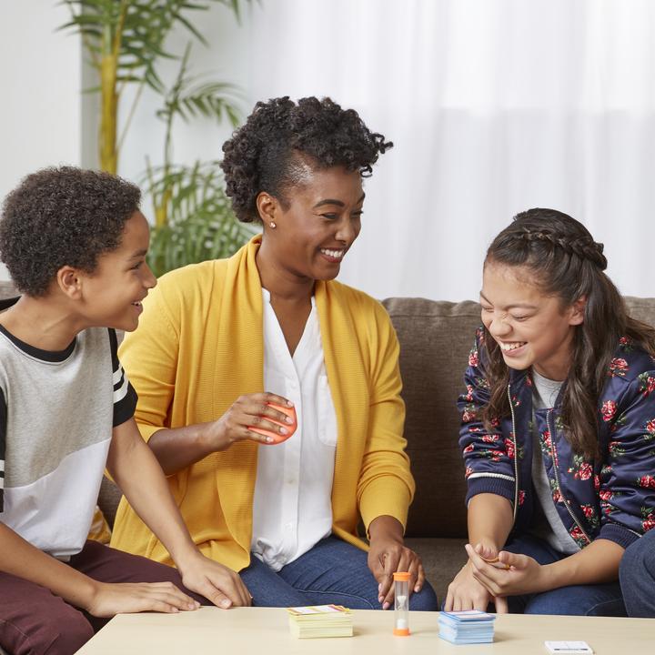 Actual product image Hasbro Gaming Taboo Family Edition, French version (French)