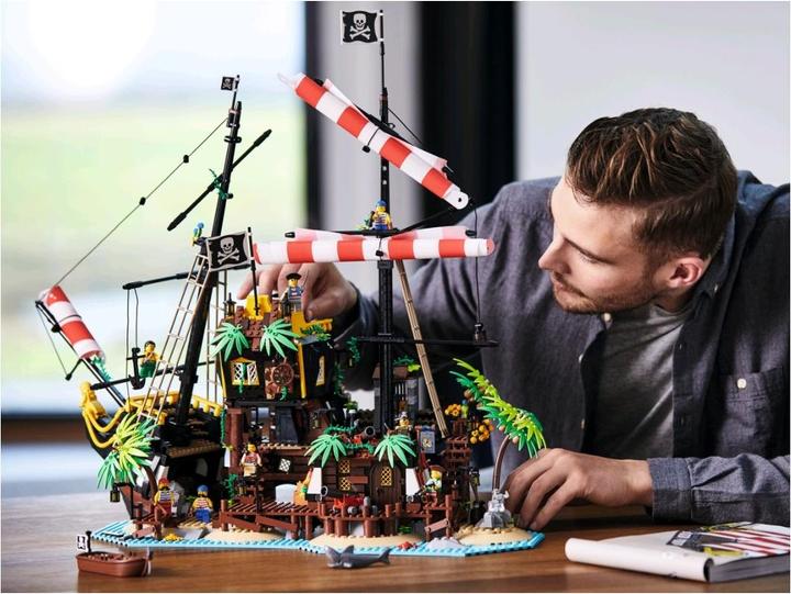 Immagine prodotto LEGO Pirati della Baia di Barracuda (21322, LEGO Ideas)