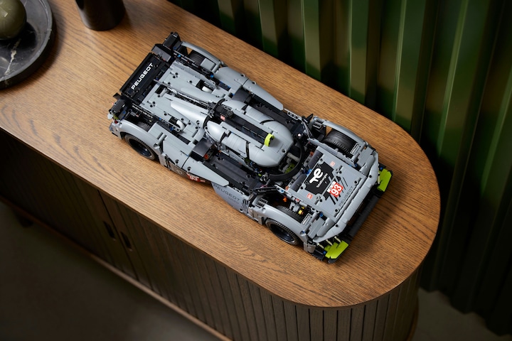 Actual product image LEGO Peugeot 9X8 24H Le Mans Hybrid Hypercar (42156, LEGO Technic)