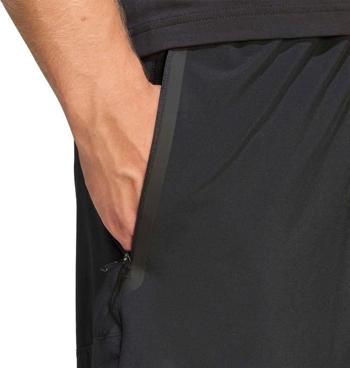 Produktbild Adidas JVB32 Herren Soccer Tiro Travel Shorts, Schwarz/Schwarz (JM5542), 2XL (XXL)