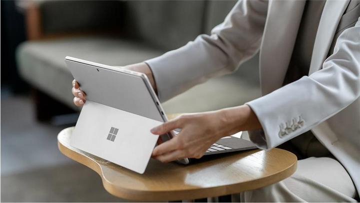 Actual product image Microsoft Surface Pro Keyboard (FR, Docking)