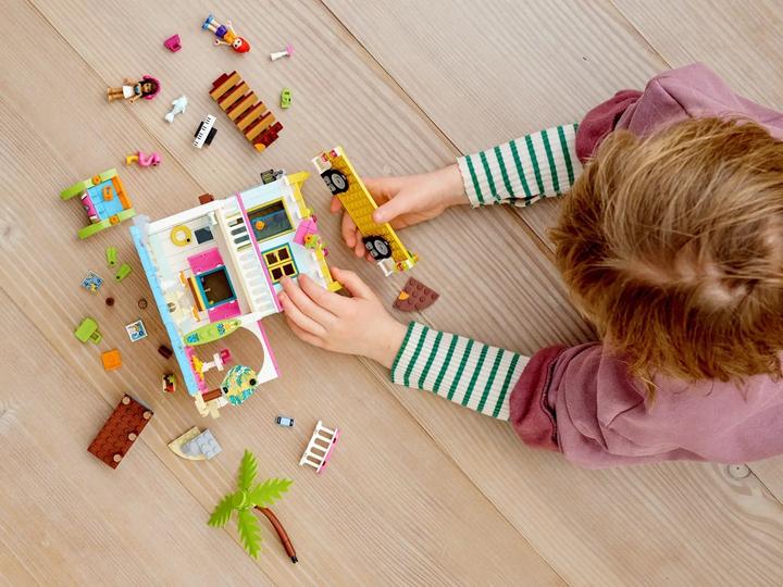Produktbild LEGO Strandhaus mit Tretboot (41428, LEGO Friends)