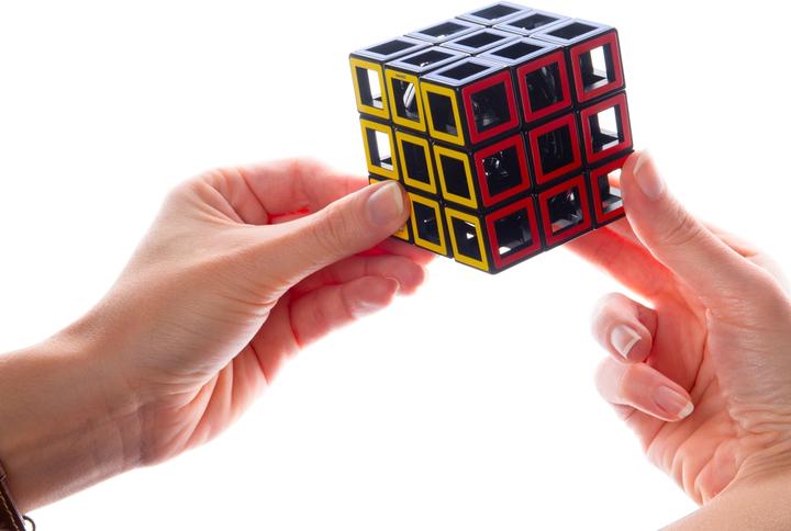 Productafbeelding Recent Toys Holle kubus (Duits, Engels, Frans, Italiaans, Zwitserduits, 1 Spelers)