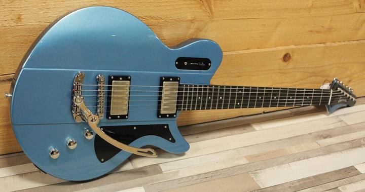 Actual product image Eastman Guitars Eastman Juliet LA Celestine Blue (Electric guitar, Ebony (fingerboard), Jescar Medium-Jumbo (frets), Okoume (body), Okoume (neck))