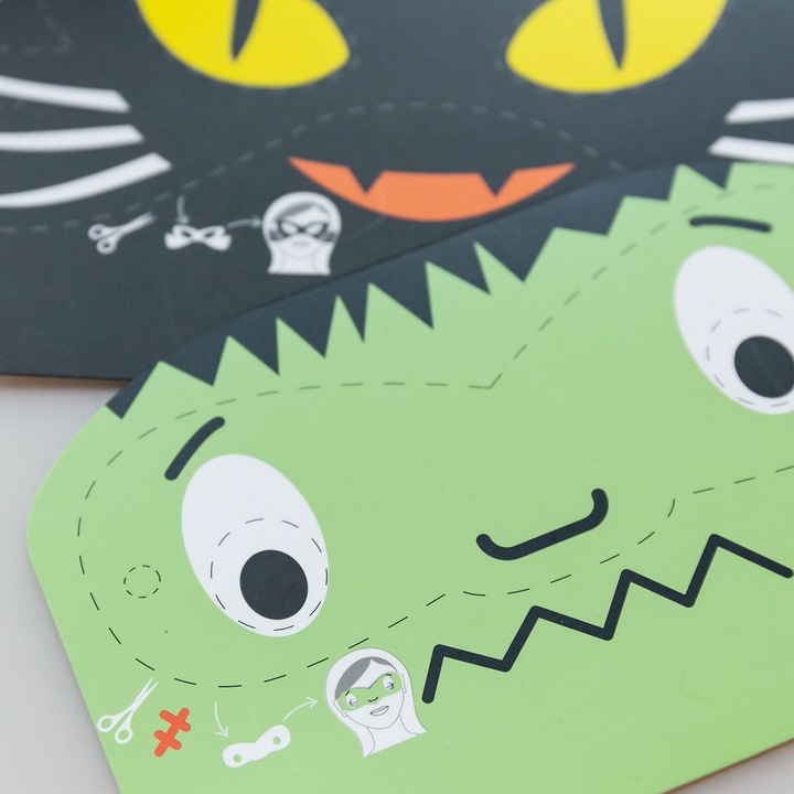 Actual product image Accentra Shower gel HALLOWEEN in tube incl. gift box with Halloween mask to cut out, 60ml, motif: cat