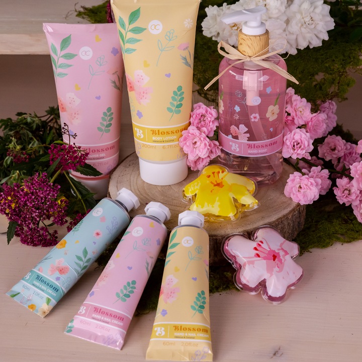 Produktbild Accentra Hand & Nail Cream BLOSSOM in der Tube, 60ml, 3 verschiedene Motive, Duft: Hibiskus & Kokosnuss, Farb