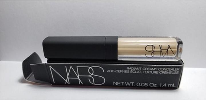 Immagine prodotto NARS Cosmetics NARS - Correttore in crema illuminante (Mini Radiant Creamy Concealer) 1,4 ml - Tonalità: Café Con (Caffè Con Leche)