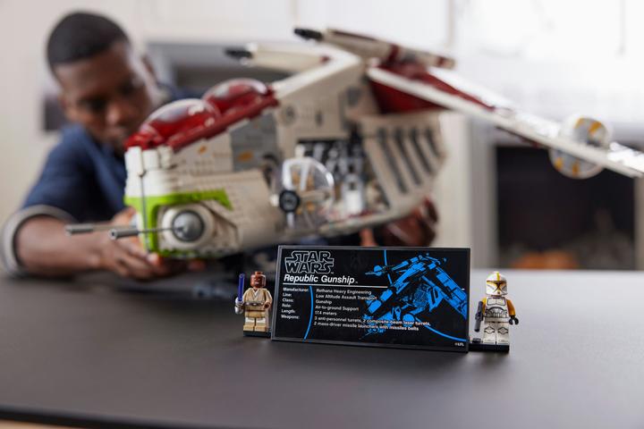 Actual product image LEGO UCS Republic Gunship (75309, LEGO Rare Sets, LEGO Star Wars)