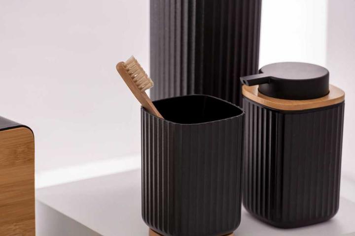 Actual product image Wenko WC set Mod. Rotello