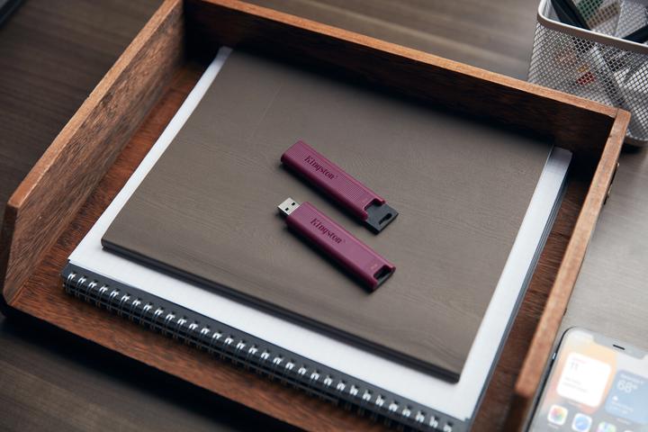 Produktbild Kingston DataTraveler Max (1000 GB, USB 3.2, USB-A)