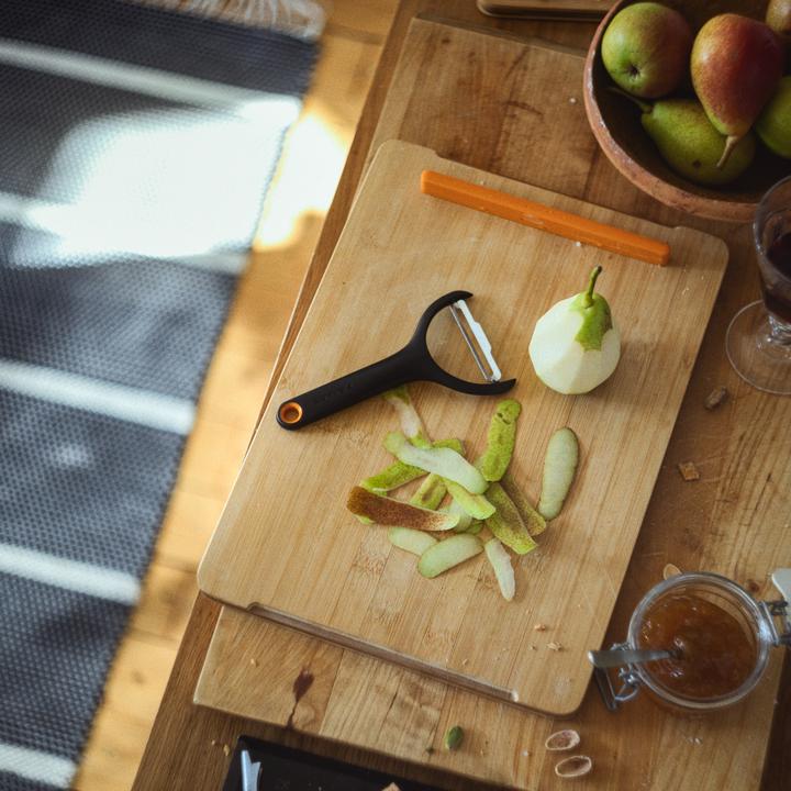 Actual product image Fiskars - FunctionalForm Peeler, Crosscut