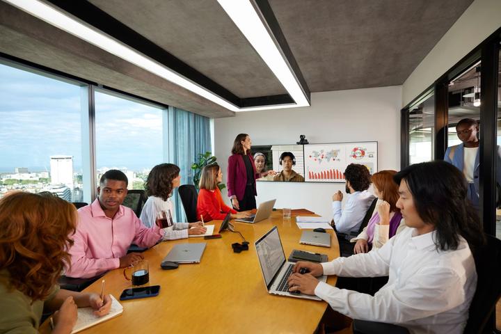 Actual product image HP Poly Studio G62 PoE+ Adapter and Cable Kit EMEA - INTL English Loc Euro plug