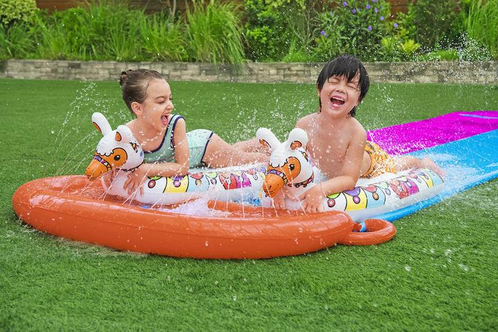 Immagine prodotto Bestway 2er-Wasserrutsche mit aufblasbaren Lama-Schwimmtieren (4.88 m)