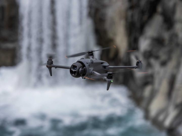 Actual product image DJI Mavic 4 Pro (51 min, 1063 g, 100 Mpx)