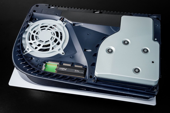 Immagine prodotto Crucial P5 Plus with Heatsink (1000 GB, M.2 2280)