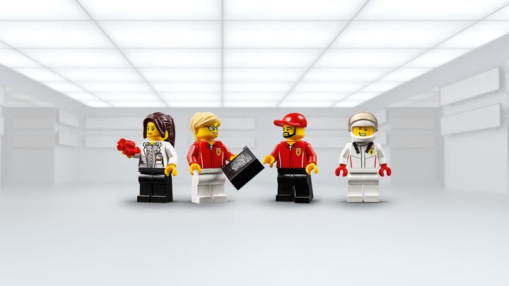 Actual product image LEGO FXX K and development centre (75882, LEGO Speed Champions)