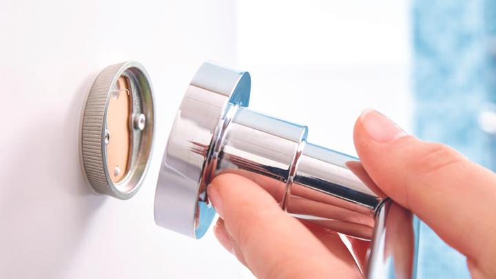 Produktbild tesa LUUP WC Ersatzrollenhalter inkl. Klebelösung ohne Bohren