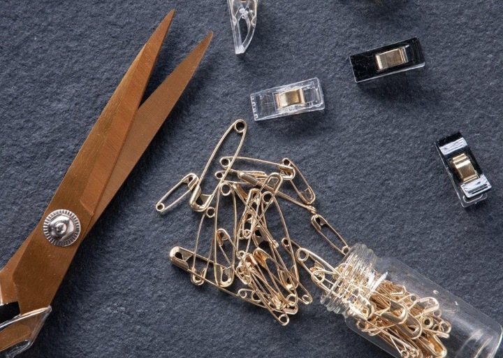 Actual product image Hemline Gold Embroidery scissors (12.50 cm)