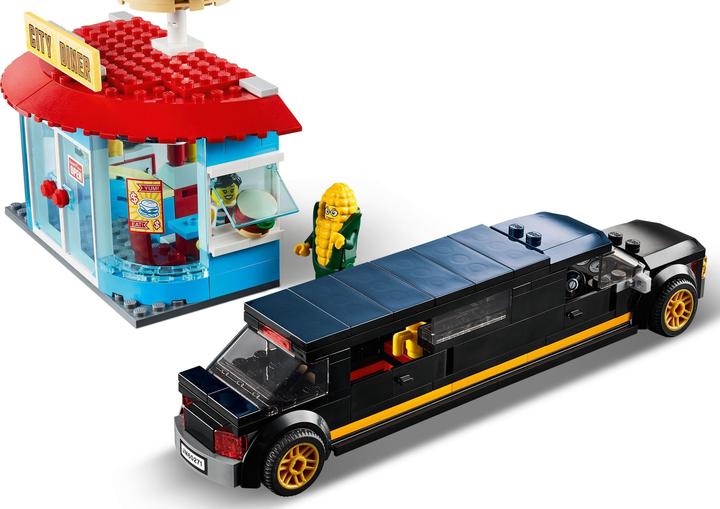 Actual product image LEGO City square (60271, LEGO City)