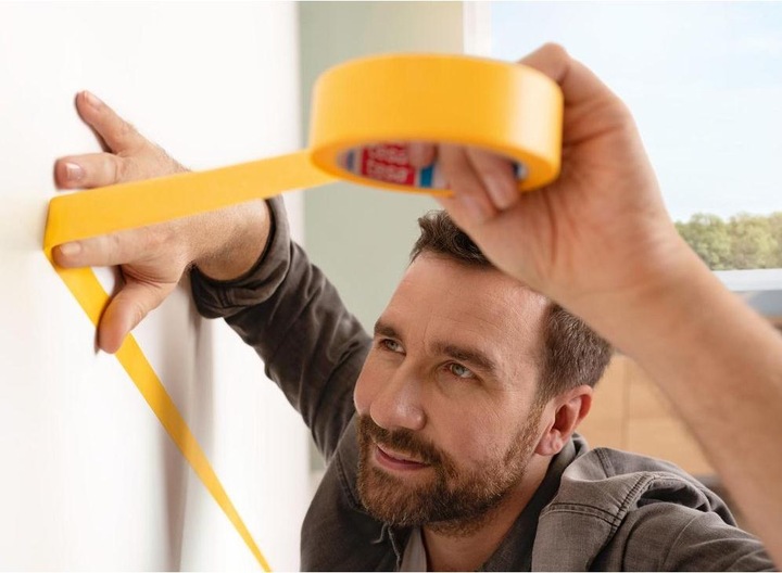 Produktbild tesa Malerkrepp Perfect+, Abdeckklebeband für präzises Abkleben im Innenbereich (30 mm)