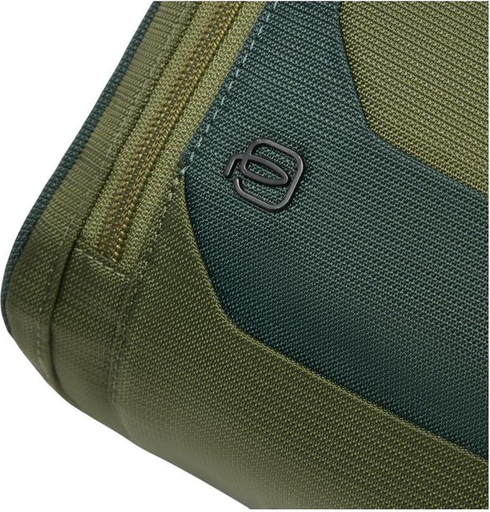 Produktbild Piquadro Umhängetasche aus recyceltem Stoff und Leder