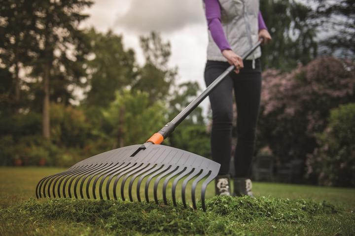 Actual product image Fiskars Rechenbesen