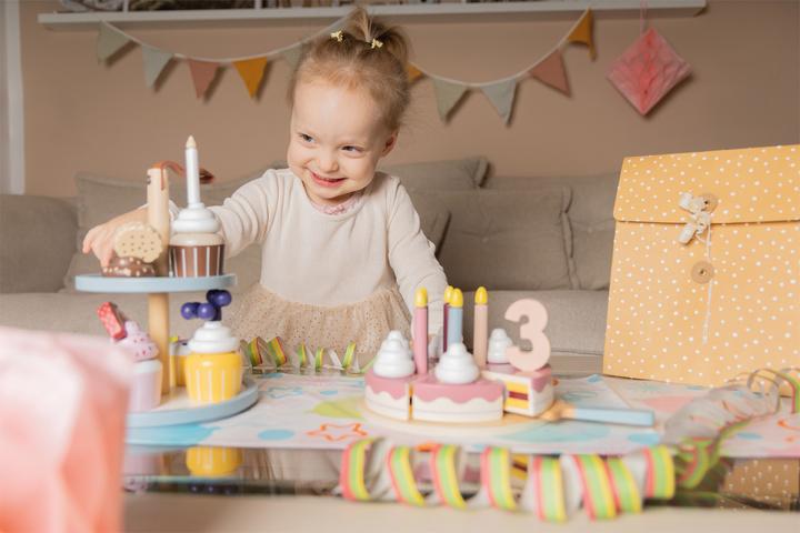 Actual product image small foot Slicable wooden birthday cake, 18 pieces.
