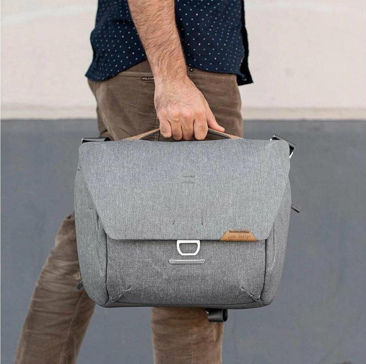 Actual product image Peak Design Everyday Messenger 13L v2 (Camera shoulder bag, 13 l)