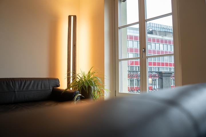 Produktbild kln.swiss Holz Stehleuchte Infigo - Fichten Altholz