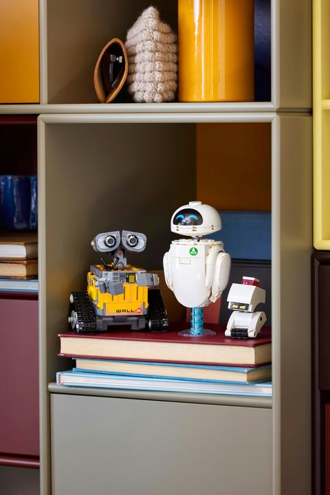 Actual product image LEGO Wall-E and Eve (43279, LEGO Disney)