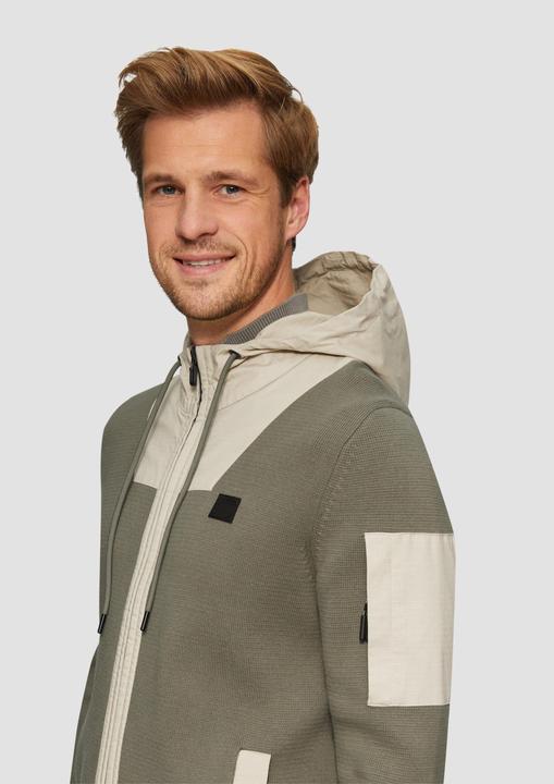 Produktbild s.Oliver Strickjacke Hybridstrickjacke mit Kapuze aus Fabricmix (M)