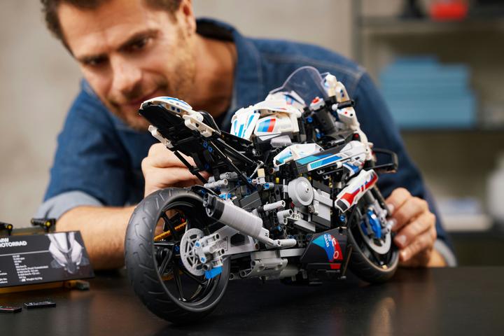 Actual product image LEGO BMW M 1000 RR (42130, LEGO Technic)