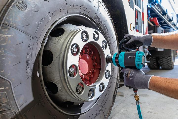 Produktbild HAZET Twin Turbo Schlagschrauber 9014TT ∙ Lösemoment maximal: 4100 Nm ∙ Vierkant 25 mm (1 Zoll) ∙ H… (Ohne externe Stromquelle)