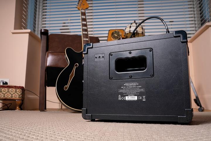 Immagine prodotto Blackstar ID:CORE 4 -kitaravahvistin, musta (Chitarra, 40 W)