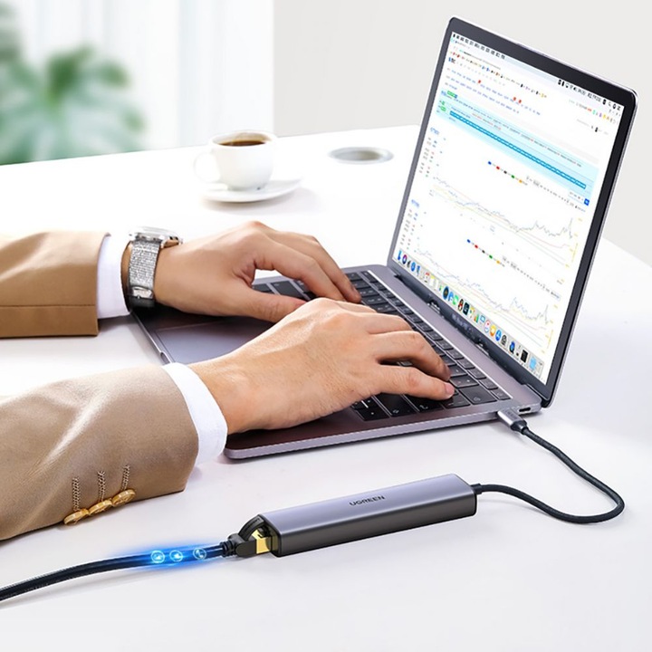 Actual product image Ugreen Gigabit Ethernet Adapter Hub mit USB PD (USB-C, 4 Ports)