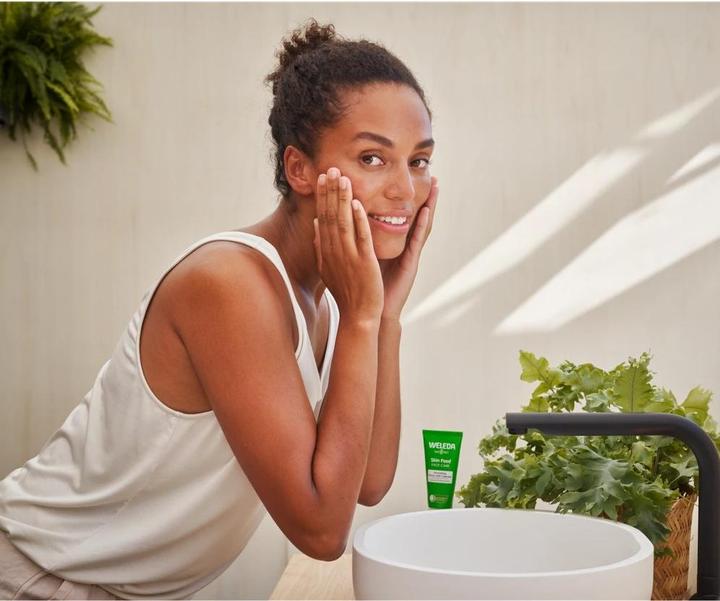 Actual product image Weleda Skin Food Nourishing Cleanser (Cleansing gel, 75 ml)